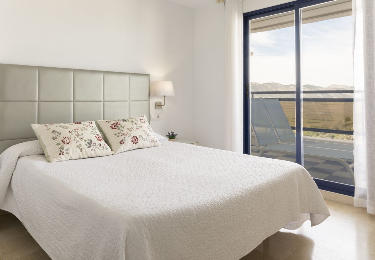 Apartment in Playa de Gandía - Decorated in modern style, with wifi free, International channels, BBQ, children's area, 