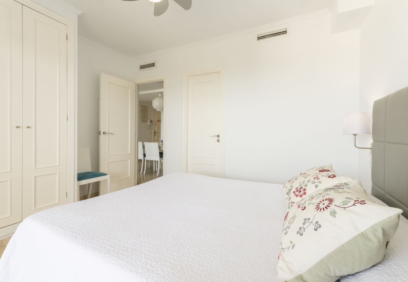 Apartment in Playa de Gandía - Decorated in modern style, with wifi free, International channels, BBQ, children's area, 