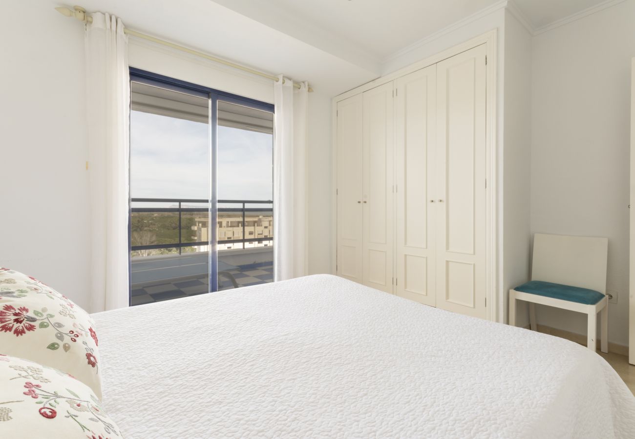 Apartment in Playa de Gandía - Decorated in modern style, with wifi free, International channels, BBQ, children's area, 