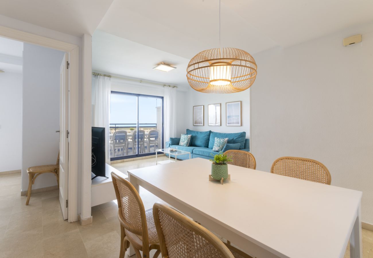 Apartment in Playa de Gandía - Decorated in modern style, with wifi free, International channels, BBQ, children's area, 