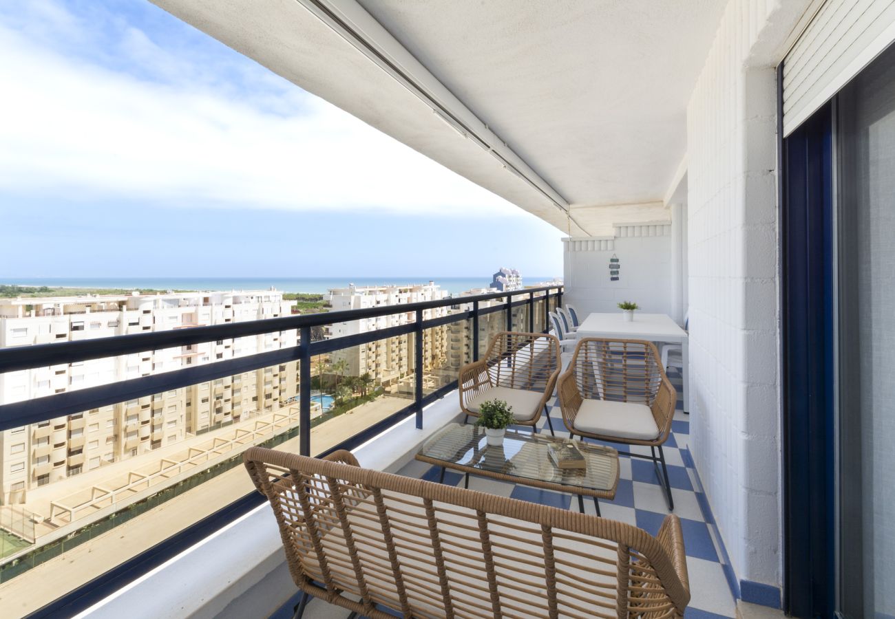 Apartment in Playa de Gandía - Decorated in modern style, with wifi free, International channels, BBQ, children's area, 