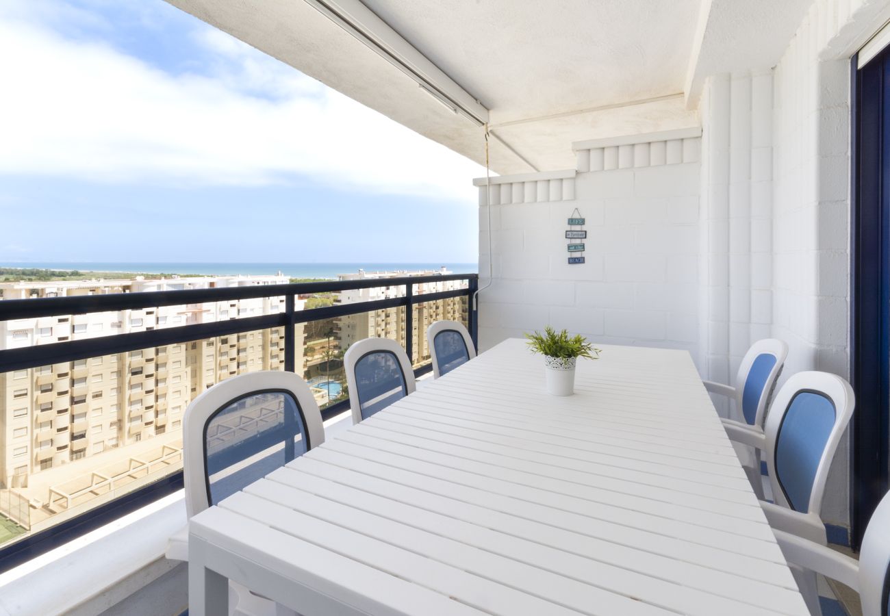 Apartment in Playa de Gandía - Decorated in modern style, with wifi free, International channels, BBQ, children's area, 
