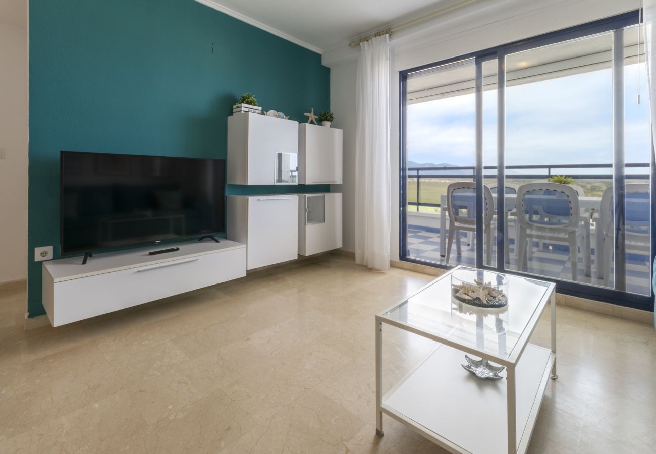 Apartment in Playa de Gandía - Decorated in modern style, with wifi free, International channels, BBQ, children's area, 