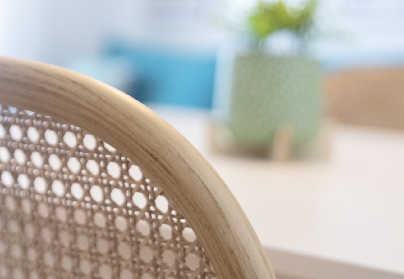 Apartment in Playa de Gandía - Decorated in modern style, with wifi free, International channels, BBQ, children's area, 