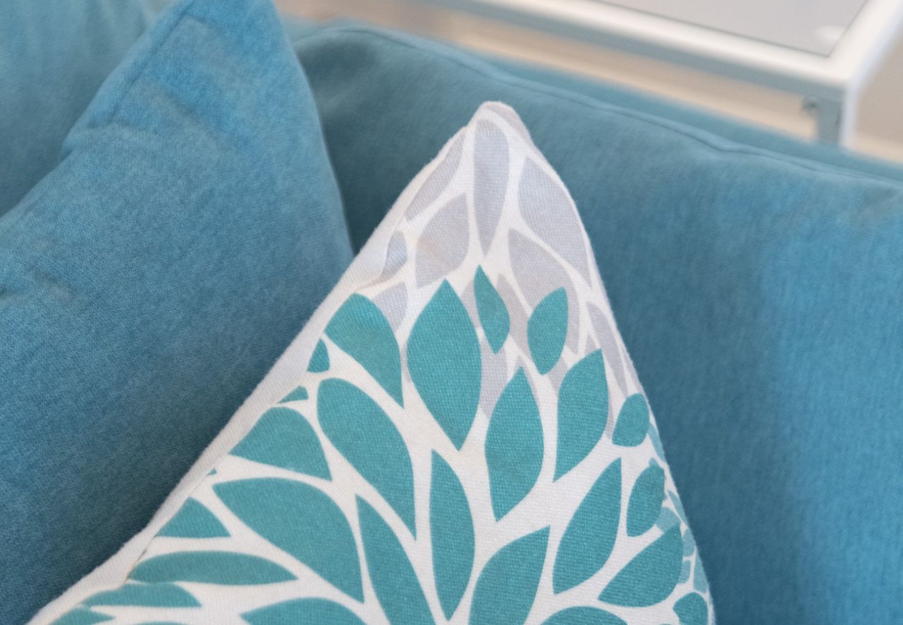 Apartment in Playa de Gandía - Decorated in modern style, with wifi free, International channels, BBQ, children's area, 