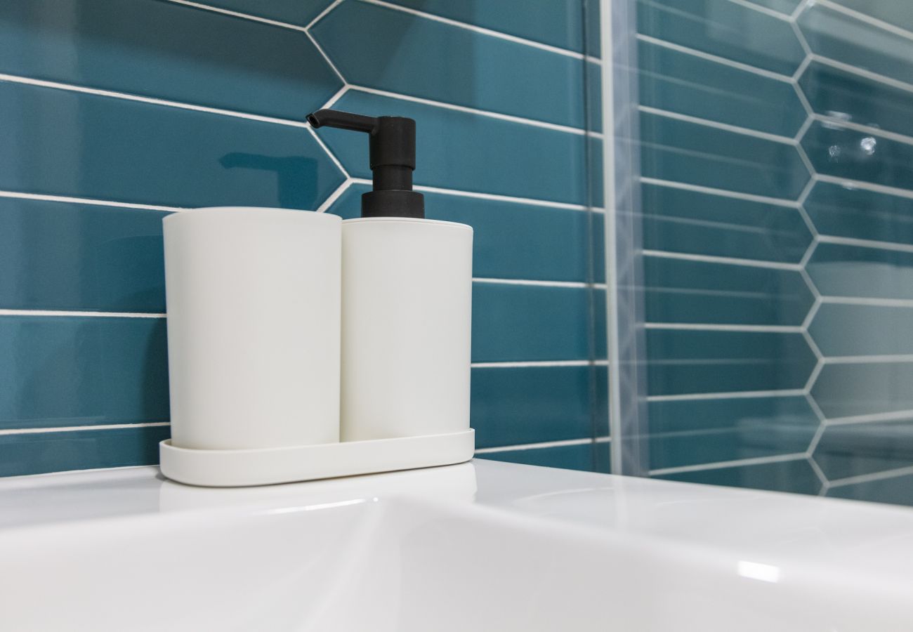 Apartment in Playa de Gandía - Decorated in modern style, with wifi free, International channels, BBQ, children's area, 