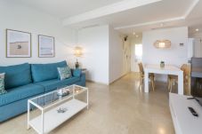 Apartment in Playa de Gandía - Decorated in modern style, with wifi...