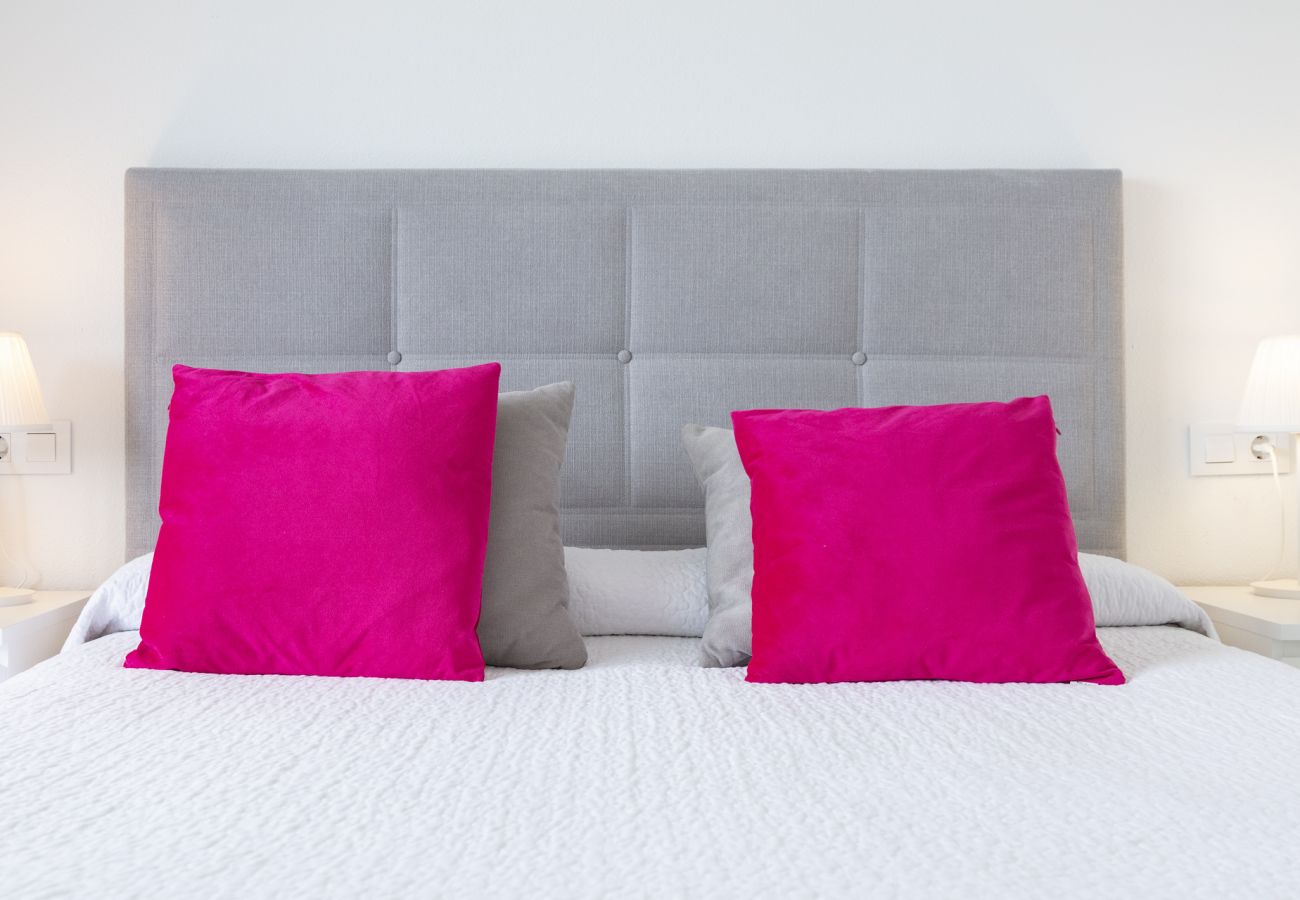 Apartment in Playa de Gandía - Condo with swimming pools, HEATING Swiming poo / FREE wifi / BBQ. Modern decoration Ideal for families.