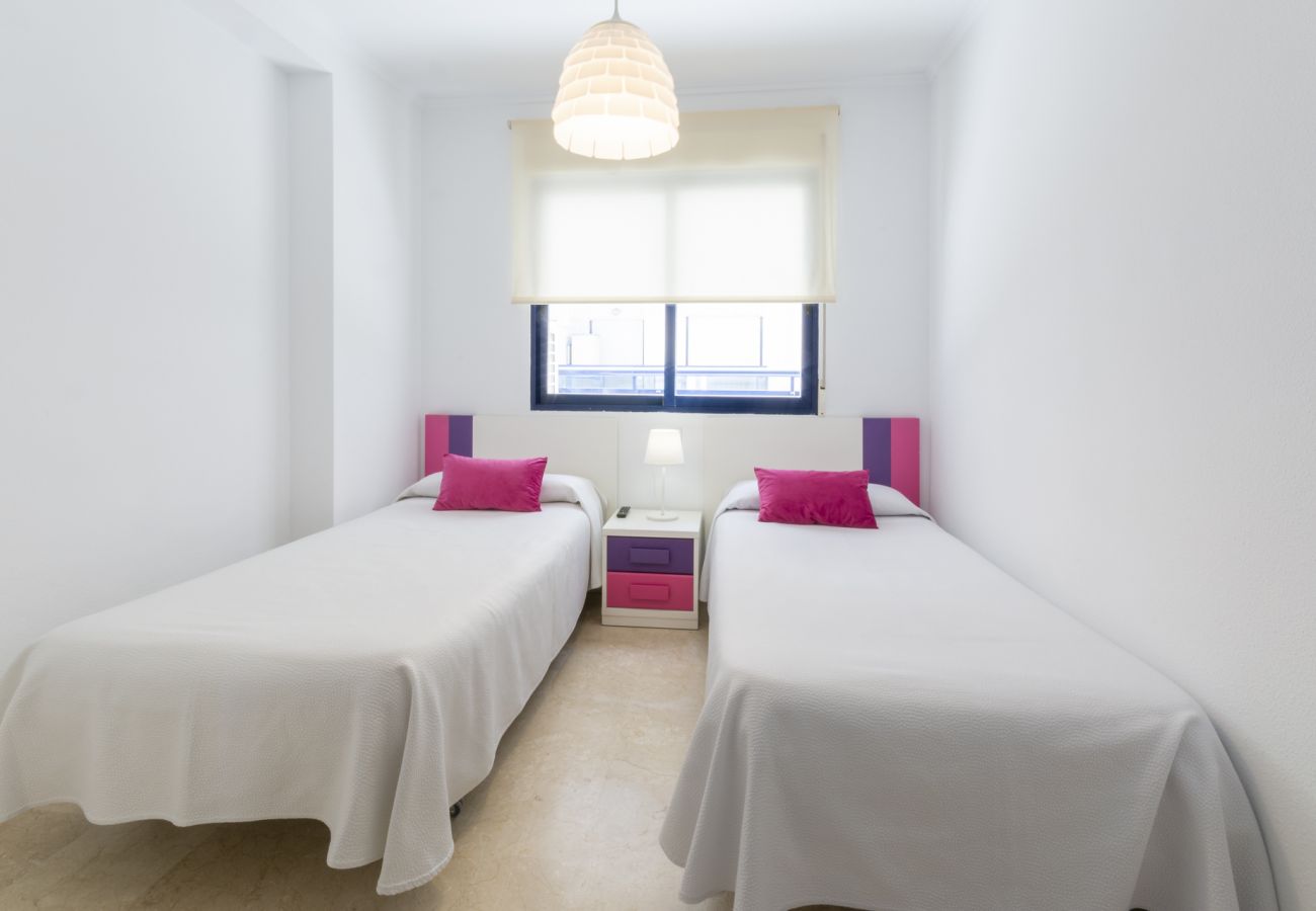 Apartment in Playa de Gandía - Condo with swimming pools, HEATING Swiming poo / FREE wifi / BBQ. Modern decoration Ideal for families.