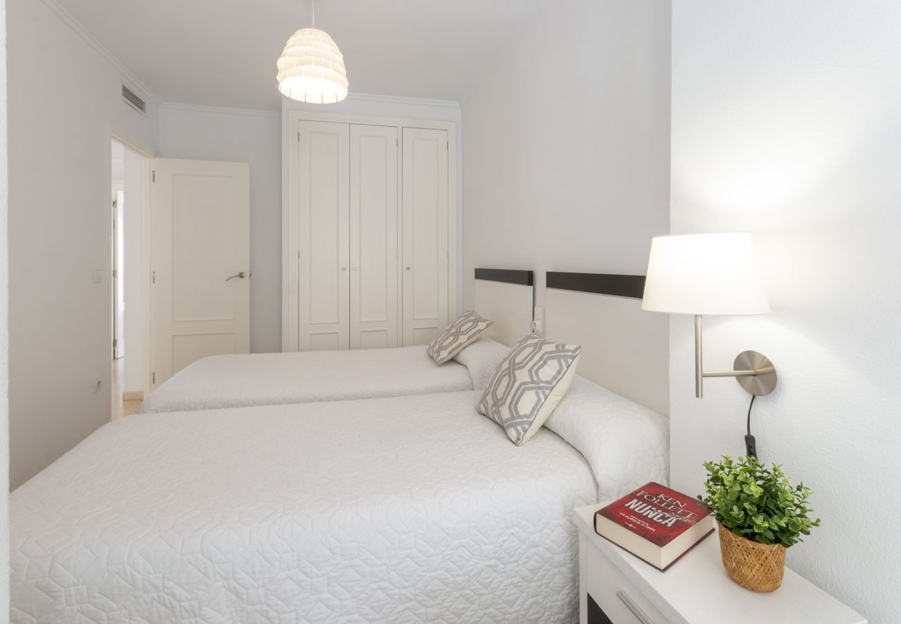 Apartment in Playa de Gandía - Condo with swimming pools, HEATING Swiming poo / FREE wifi / BBQ. Modern decoration Ideal for families.