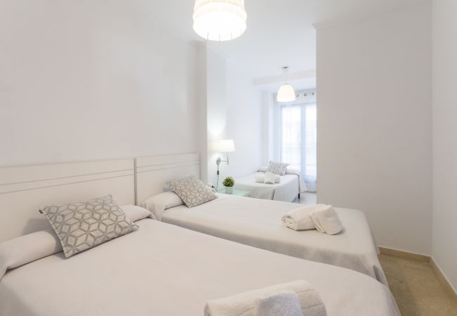 Apartment in Playa de Gandía - Beautiful condo in a gated and family complex close to the beach. HEATING Pool / FREE Wifi / Gym / BBQ Apartment in Playa de Gandía - Beautiful condo in a gated and family complex close to the beach. HEATING Pool / FREE Wifi / Gym / BBQ