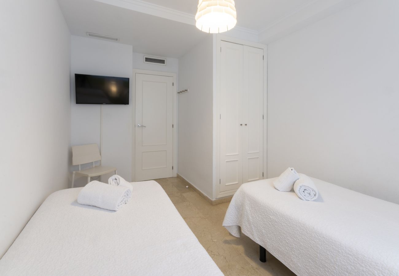 Apartment in Playa de Gandía - Beautiful condo in a gated and family complex close to the beach. HEATING Pool / FREE Wifi / Gym / BBQ