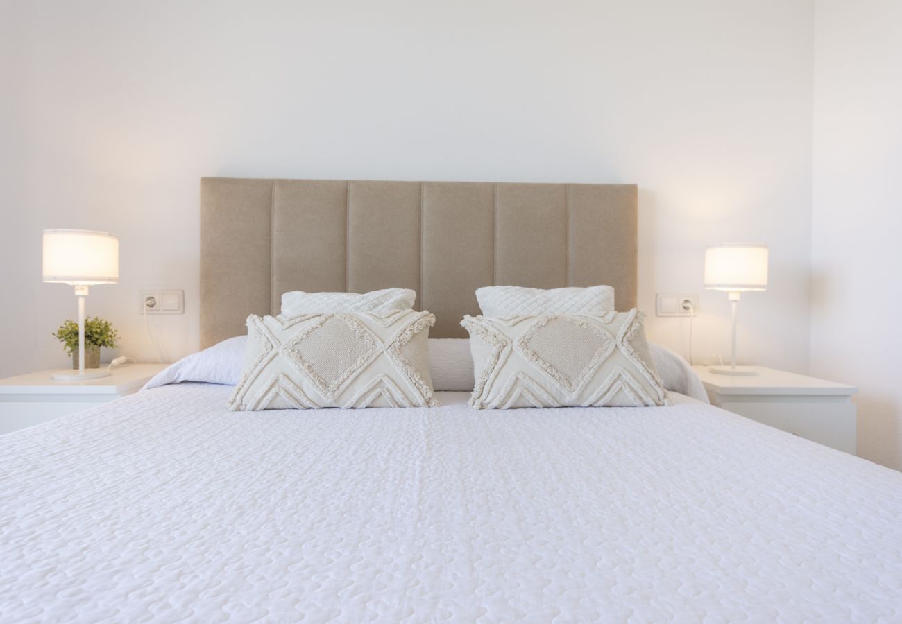 Apartment in Playa de Gandía - Beautiful condo in a gated and family complex close to the beach. HEATING Pool / FREE Wifi / Gym / BBQ