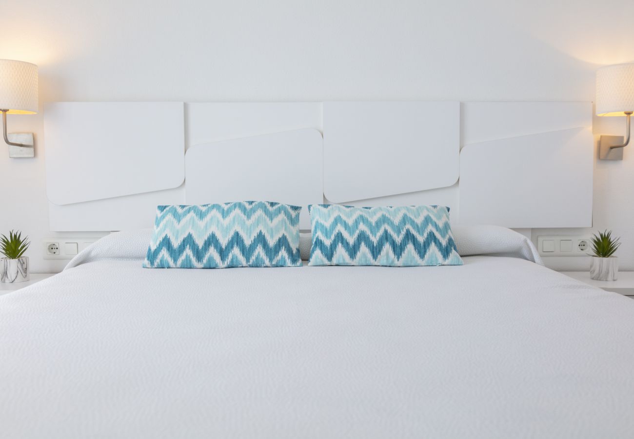 Apartment in Playa de Gandía - Beautiful condo family near to the beach. Pool / Free Wifi / Sauna/ Sunny terrace