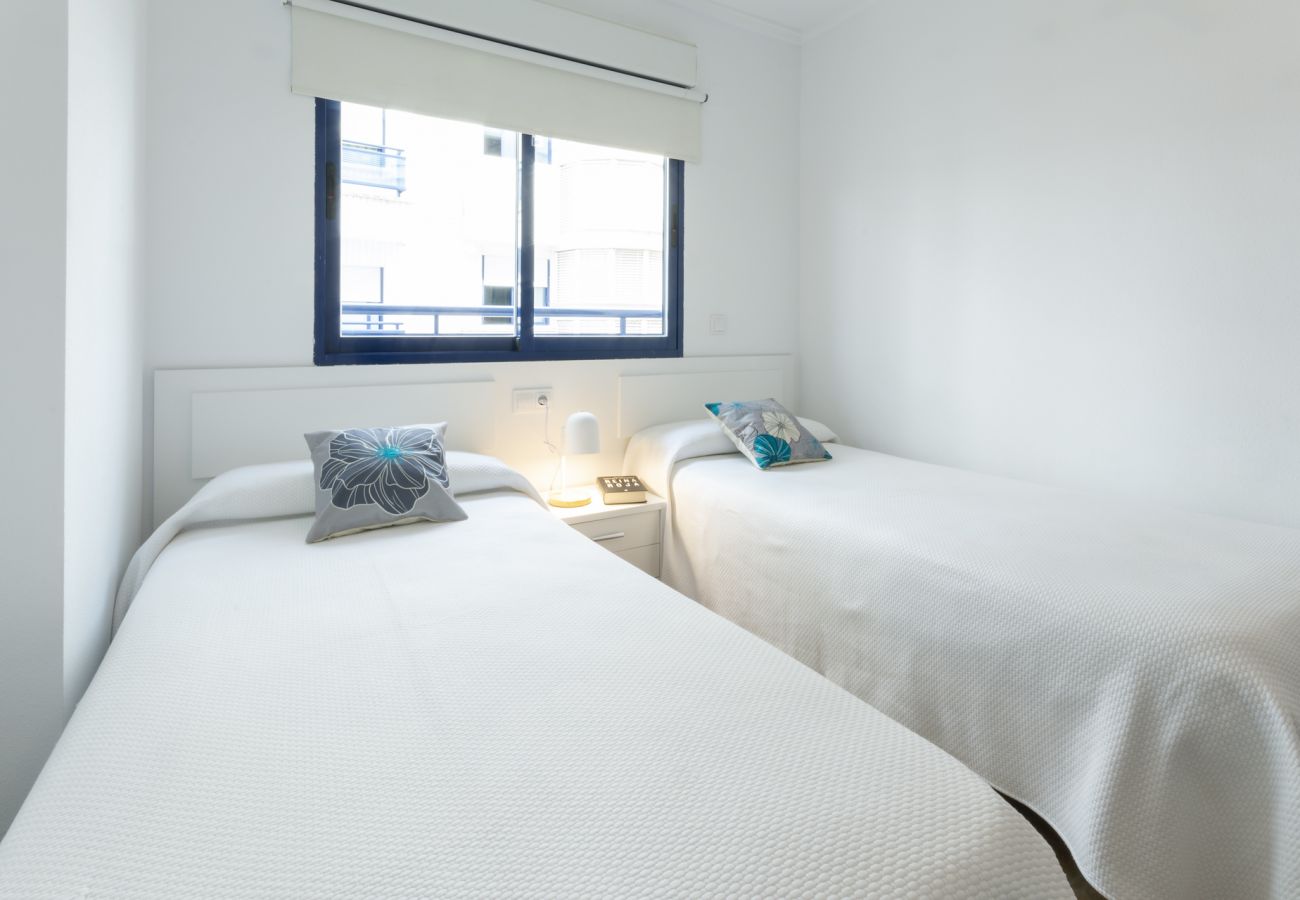 Apartment in Playa de Gandía - Beautiful condo family near to the beach. Pool / Free Wifi / Sauna/ Sunny terrace