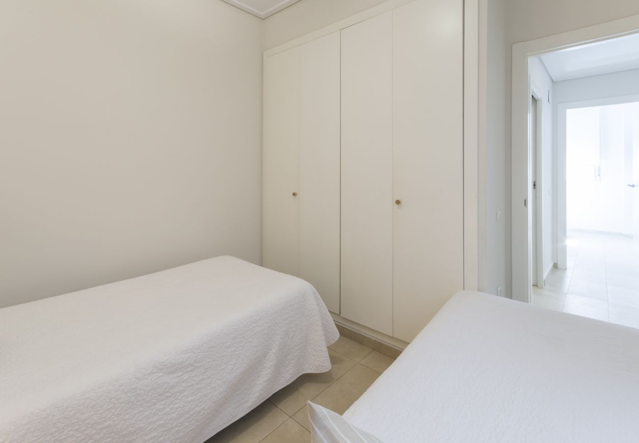 Apartment in Playa de Gandía - Beautiful apartment, modern decoration. Next to the port. Free WIFI