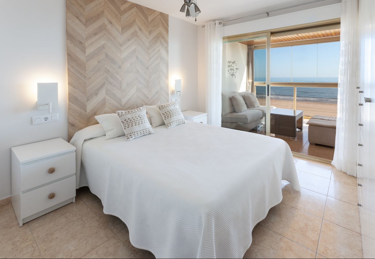 Apartment in Playa de Gandía - Luxurious and Beautiful three Bedroom Beachfront Property Apartment in Playa de Gandía - Luxurious and Beautiful three Bedroom Beachfront Property