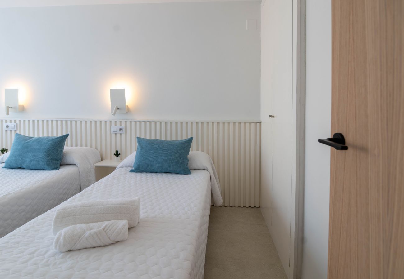 Apartment in Playa de Gandía - Luxurious and Beautiful three Bedroom Beachfront Property - only families