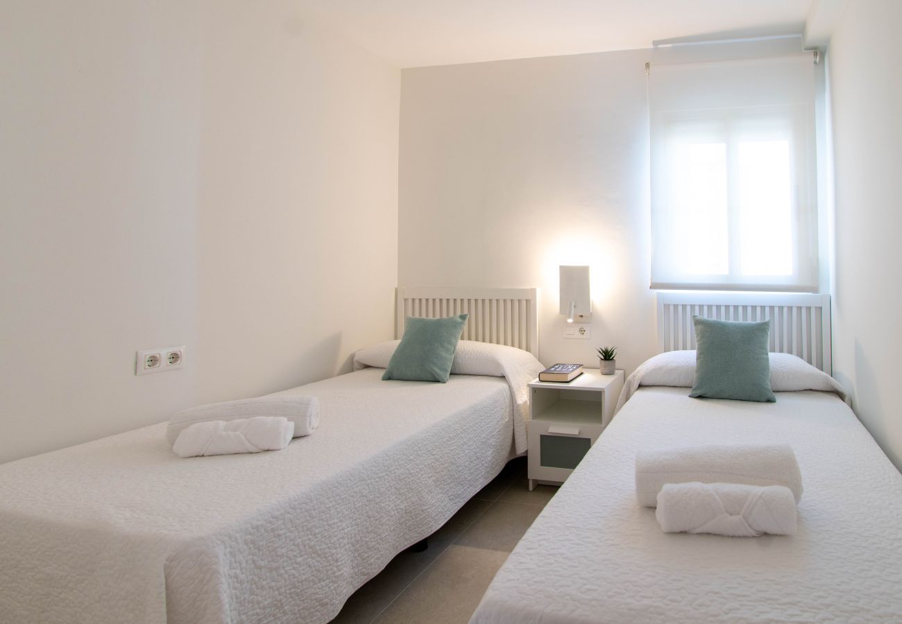 Apartment in Playa de Gandía - Luxurious and Beautiful three Bedroom Beachfront Property - only families