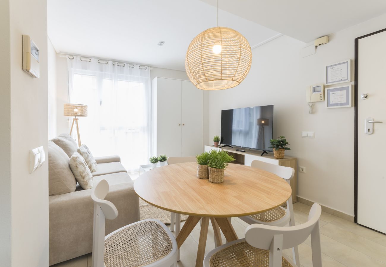 Apartment in Playa de Gandía - Apartment with kitchen office. Modern decoration Next to the port. Wifi