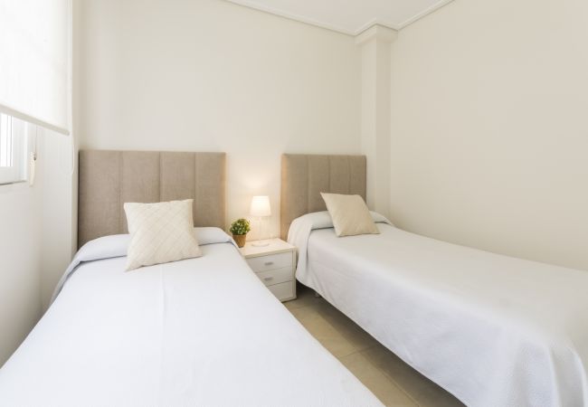 Apartment in Playa de Gandía - Condo decorated in modern style, with wifi. Apartment in Playa de Gandía - Condo decorated in modern style, with wifi.