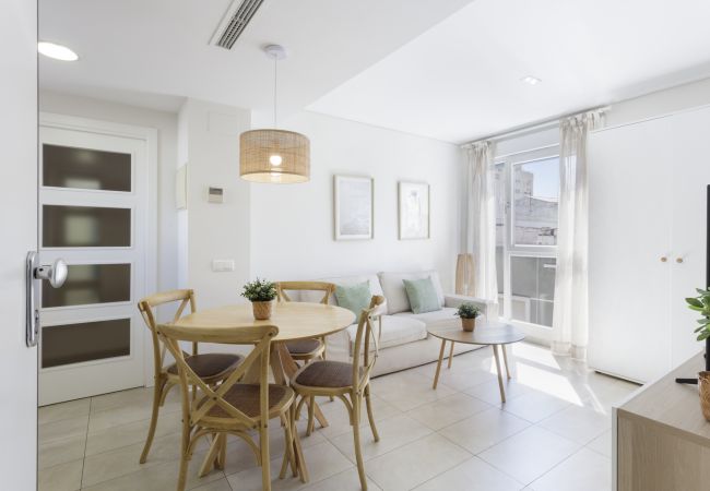Apartment in Playa de Gandía - Condo decorated in modern style, with wifi. - only families