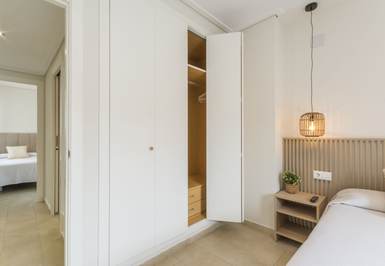 Apartment in Playa de Gandía - Condo decorated in modern style, with wifi.