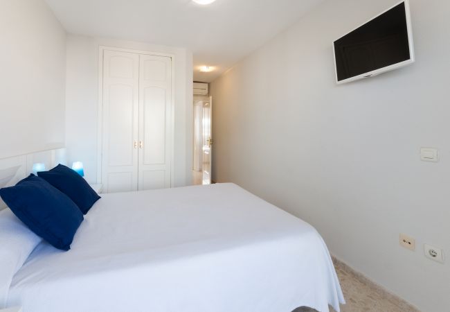 Apartment in Playa de Gandía - Beautiful property with 2 bedrooms. Swimming pool. Wifi Apartment in Playa de Gandía - Beautiful property with 2 bedrooms. Swimming pool. Wifi