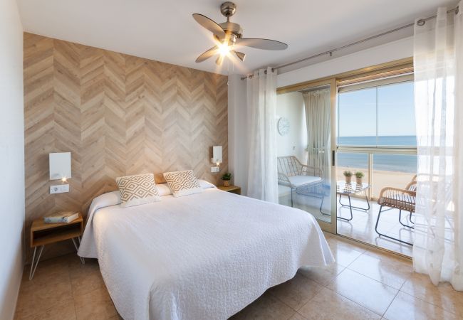 Apartment in Playa de Gandía - Panoramic Seaviews throughout Condo. Luxury remodeled AIRCO- WIFI FREE. AG BERMUDAS 7A  Apartment in Playa de Gandía - Panoramic Seaviews throughout Condo. Luxury remodeled AIRCO- WIFI FREE. AG BERMUDAS 7A