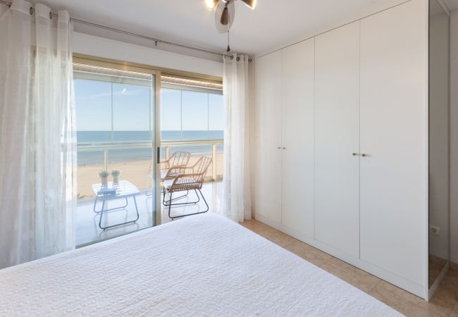 Apartment in Playa de Gandía - Panoramic Seaviews throughout Condo. Luxury remodeled AIRCO- WIFI FREE. AG BERMUDAS 7A  Apartment in Playa de Gandía - Panoramic Seaviews throughout Condo. Luxury remodeled AIRCO- WIFI FREE. AG BERMUDAS 7A