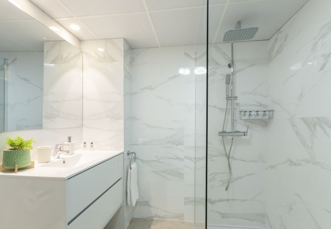 Apartment in Playa de Gandía - Panoramic Seaviews throughout Condo. Luxury remodeled AIRCO- WIFI FREE. AG BERMUDAS 7A  Apartment in Playa de Gandía - Panoramic Seaviews throughout Condo. Luxury remodeled AIRCO- WIFI FREE. AG BERMUDAS 7A