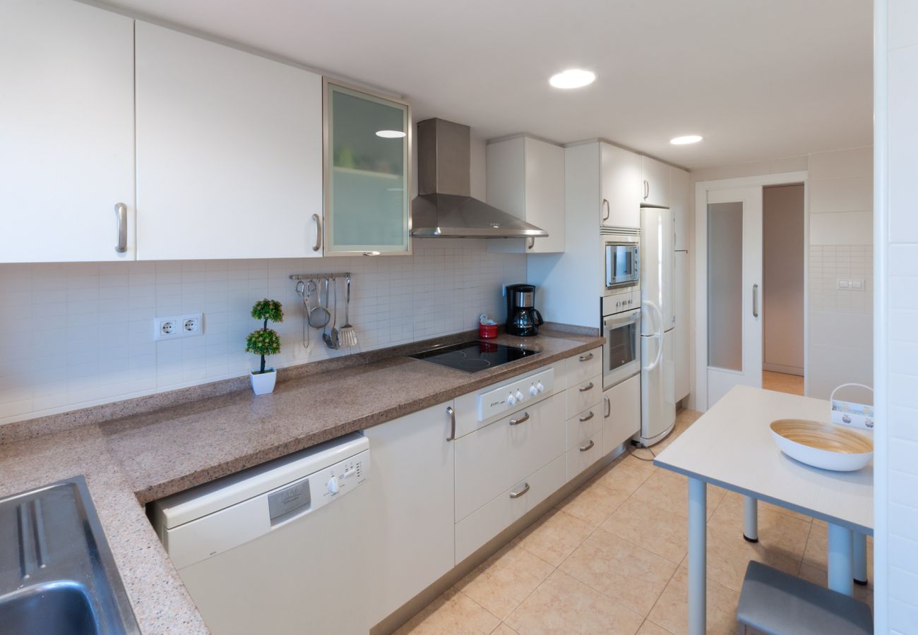 Apartment in Playa de Gandía - Panoramic Seaviews throughout Condo. Luxury remodeled AIRCO- WIFI FREE. AG BERMUDAS 7A 