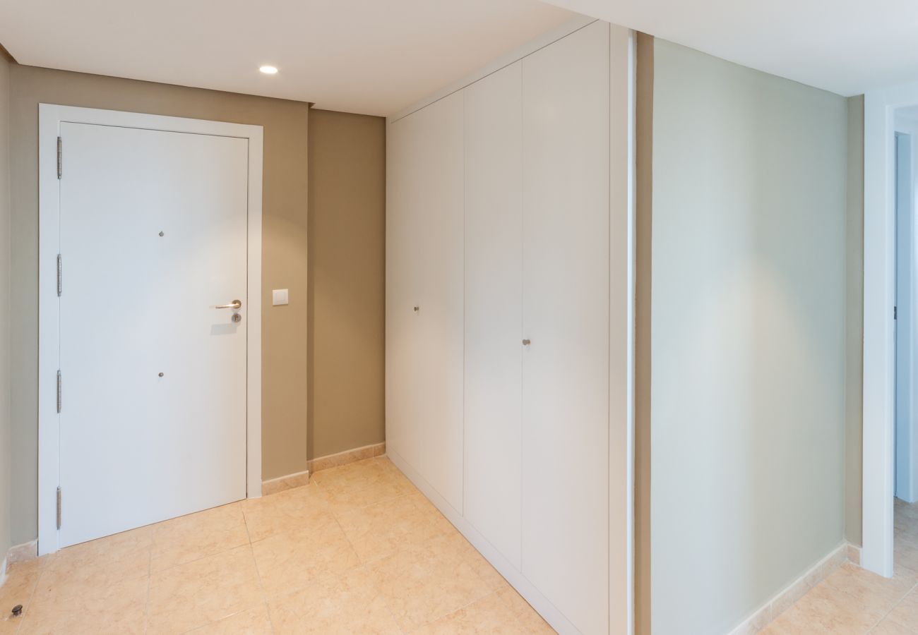 Apartment in Playa de Gandía - Panoramic Seaviews throughout Condo. Luxury remodeled AIRCO- WIFI FREE. AG BERMUDAS 7A 