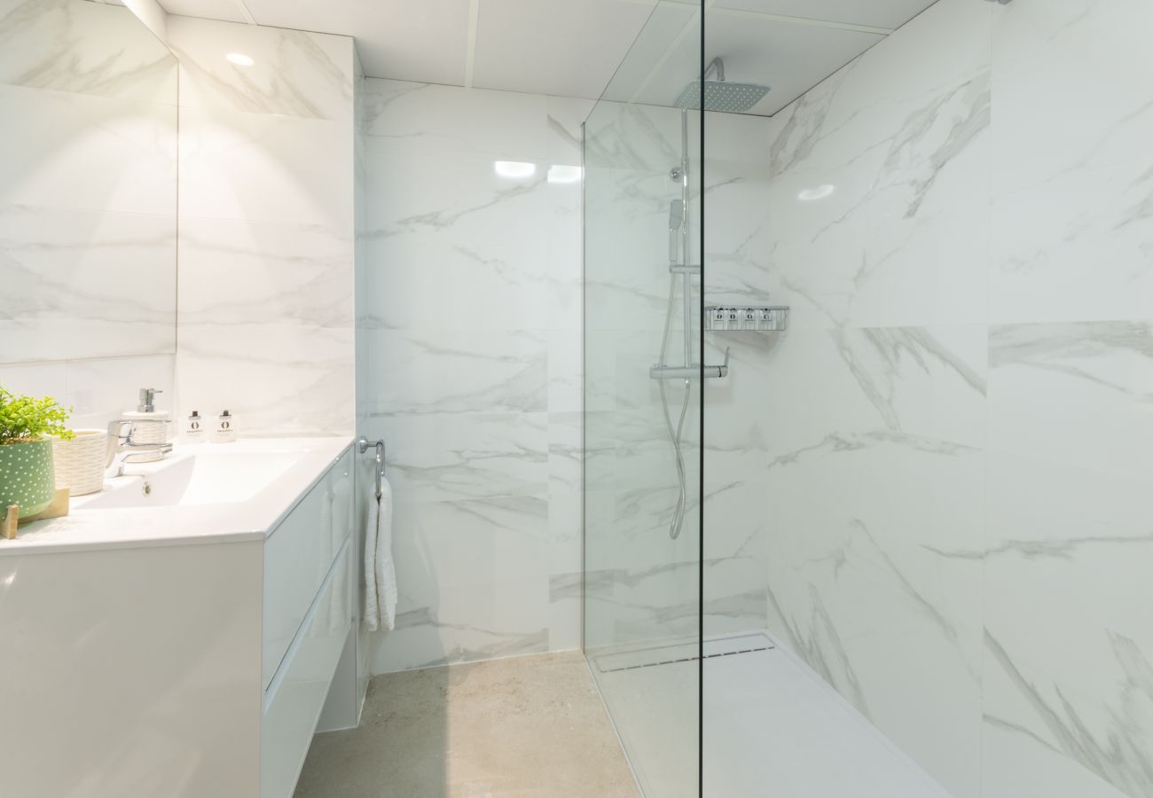 Apartment in Playa de Gandía - Panoramic Seaviews throughout Condo. Luxury remodeled AIRCO- WIFI FREE. AG BERMUDAS 7A 