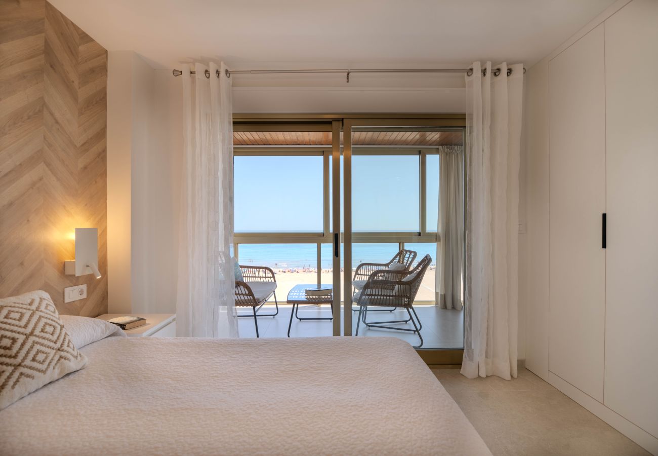 Apartment in Playa de Gandía - Panoramic Seaviews throughout Condo. Luxury remodeled AIRCO- WIFI FREE. AG BERMUDAS 7A - ONLY FAMILIES