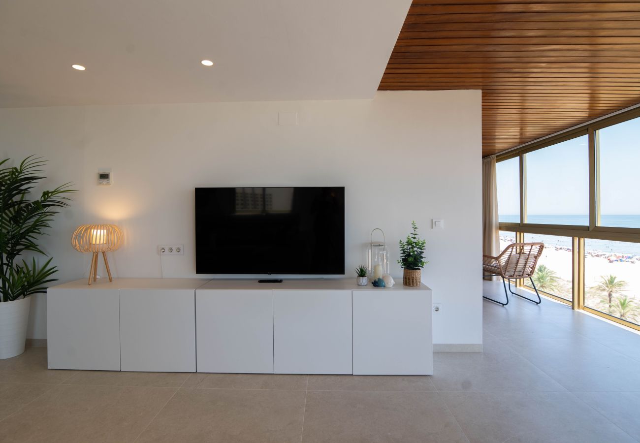 Apartment in Playa de Gandía - Panoramic Seaviews throughout Condo. Luxury remodeled AIRCO- WIFI FREE. AG BERMUDAS 7A - ONLY FAMILIES