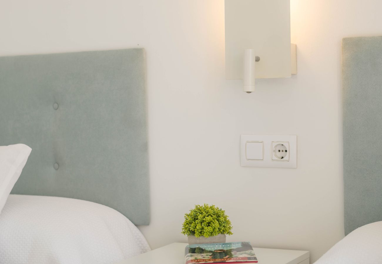 Apartment in Playa de Gandía - Panoramic Seaviews throughout Condo. Luxury remodeled AIRCO- WIFI FREE. AG BERMUDAS 7A - ONLY FAMILIES