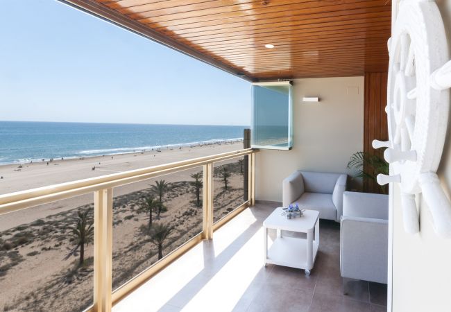 Apartment in Playa de Gandía - Fabulous beach condo amazing sea views,WIFI high speed, satelite, Kettle Apartment in Playa de Gandía - Fabulous beach condo amazing sea views,WIFI high speed, satelite, Kettle