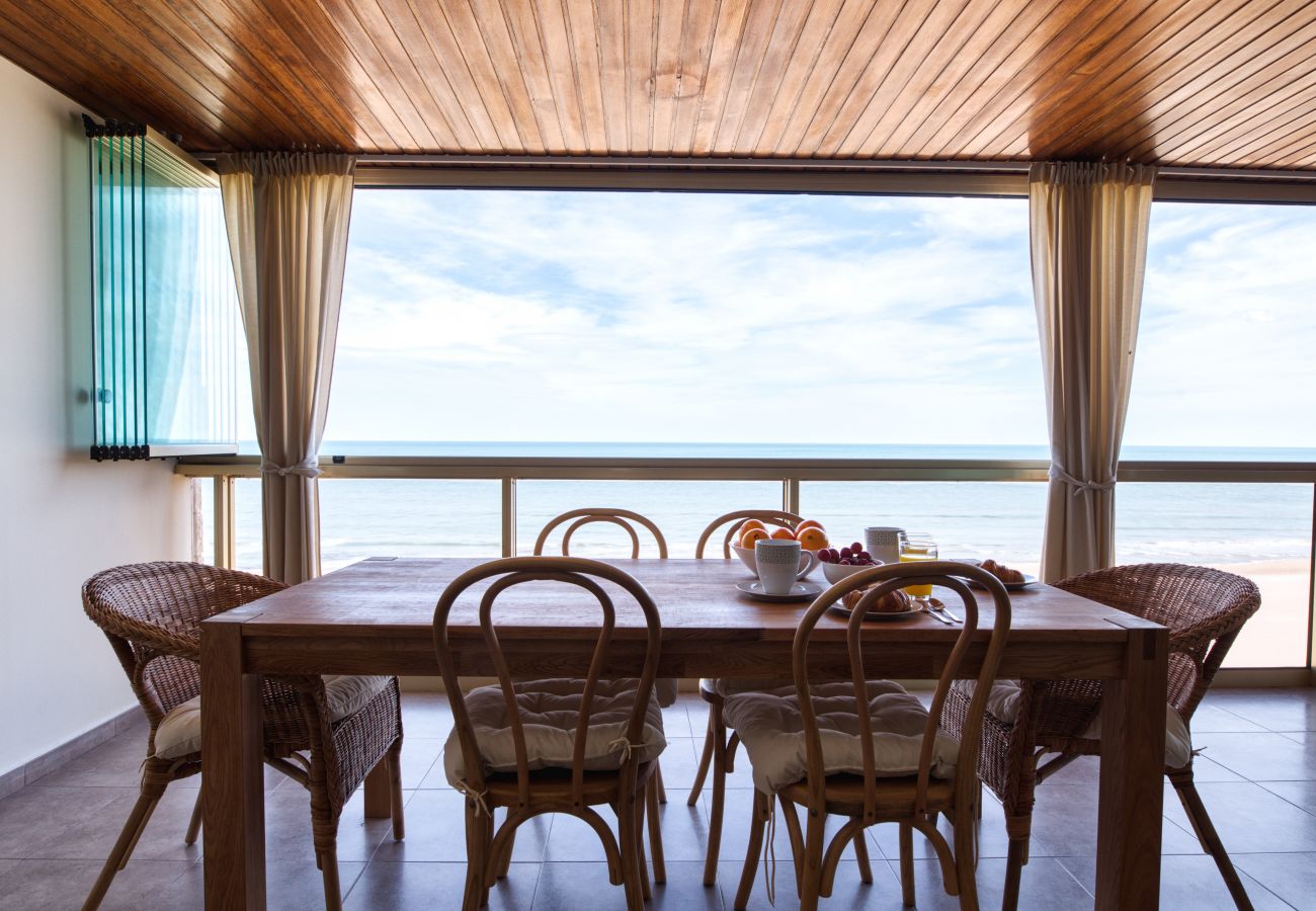 Apartment in Playa de Gandía - Fabulous beach condo amazing sea views,WIFI high speed, satelite, Kettle