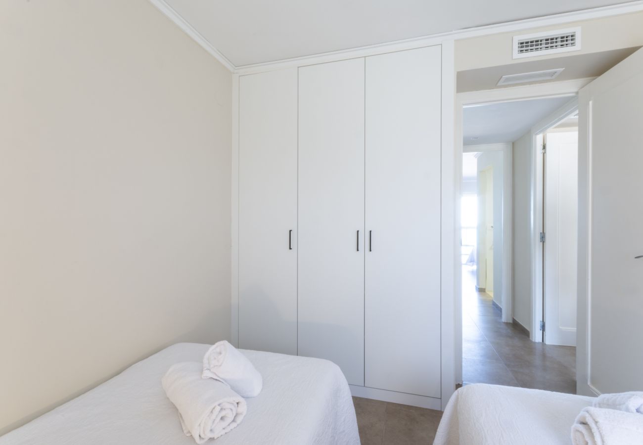 Apartment in Playa de Gandía - Fabulous beach condo amazing sea views,WIFI high speed, satelite, Kettle