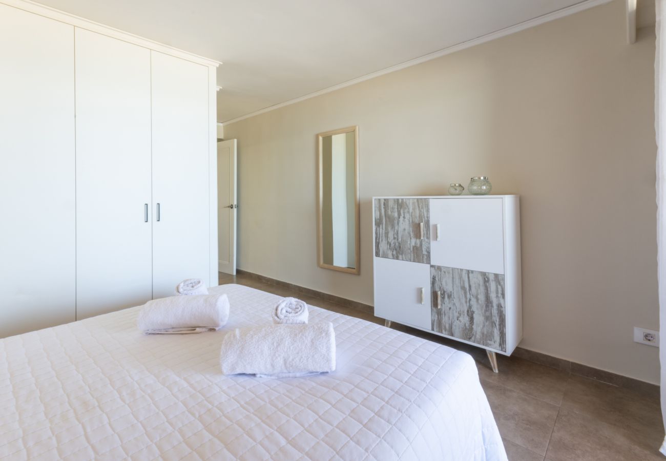 Apartment in Playa de Gandía - Fabulous beach condo amazing sea views,WIFI high speed, satelite, Kettle