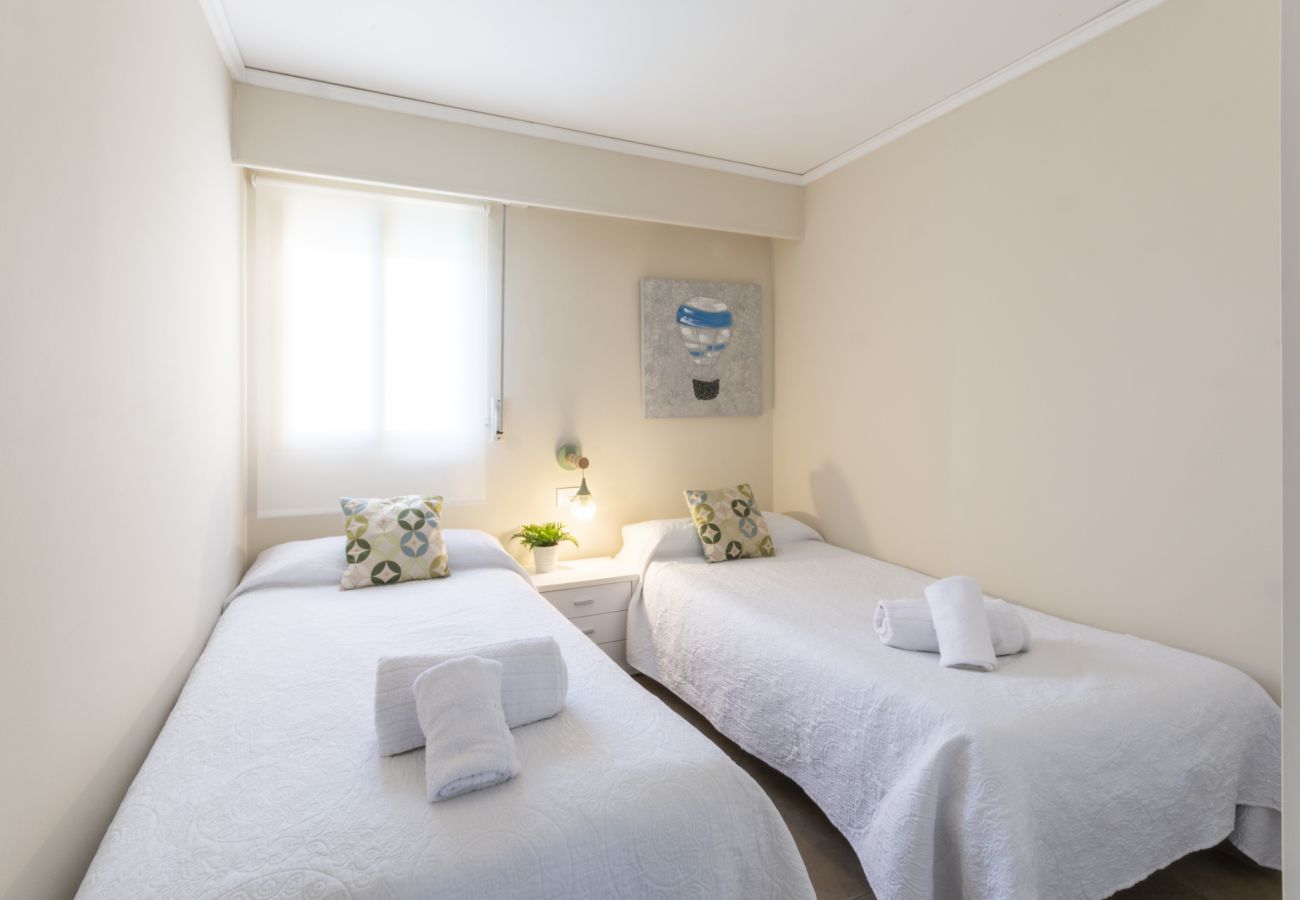 Apartment in Playa de Gandía - Fabulous beach condo amazing sea views,WIFI high speed, satelite, Kettle