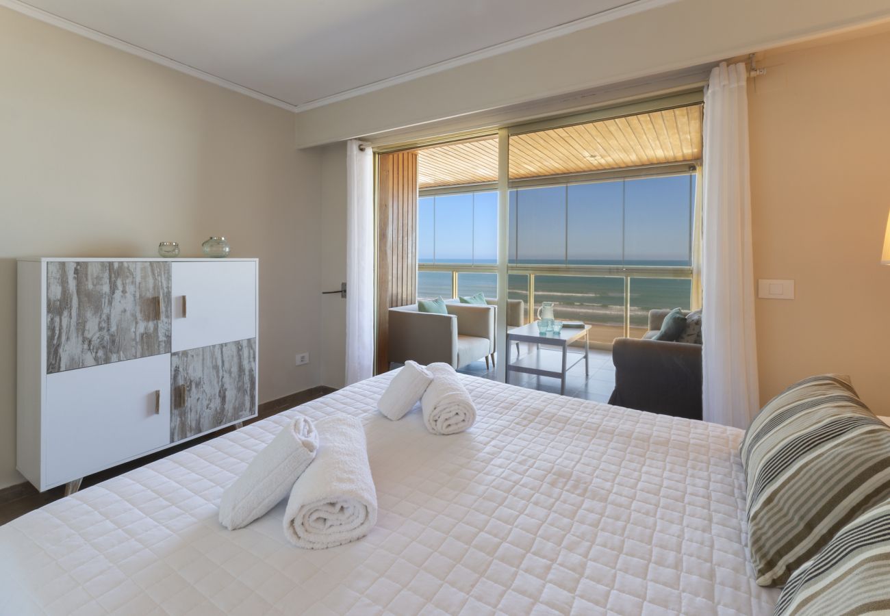 Apartment in Playa de Gandía - Fabulous beach condo amazing sea views,WIFI high speed, satelite, Kettle