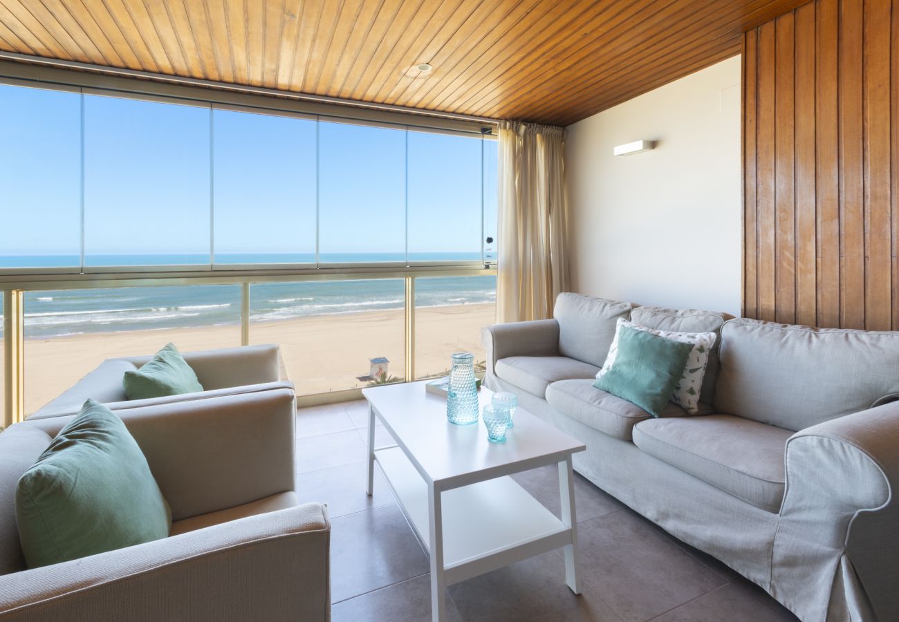 Apartment in Playa de Gandía - Fabulous beach condo amazing sea views,WIFI high speed, satelite, Kettle