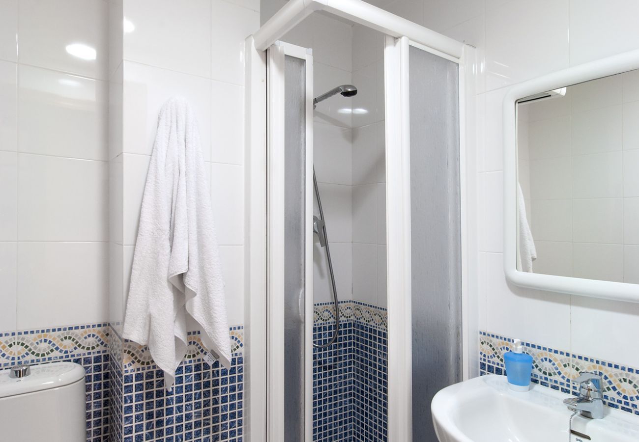 Apartment in Playa de Gandía - Ocean view condo located steps from the beach. 2 bedrooms / 2 bathrooms