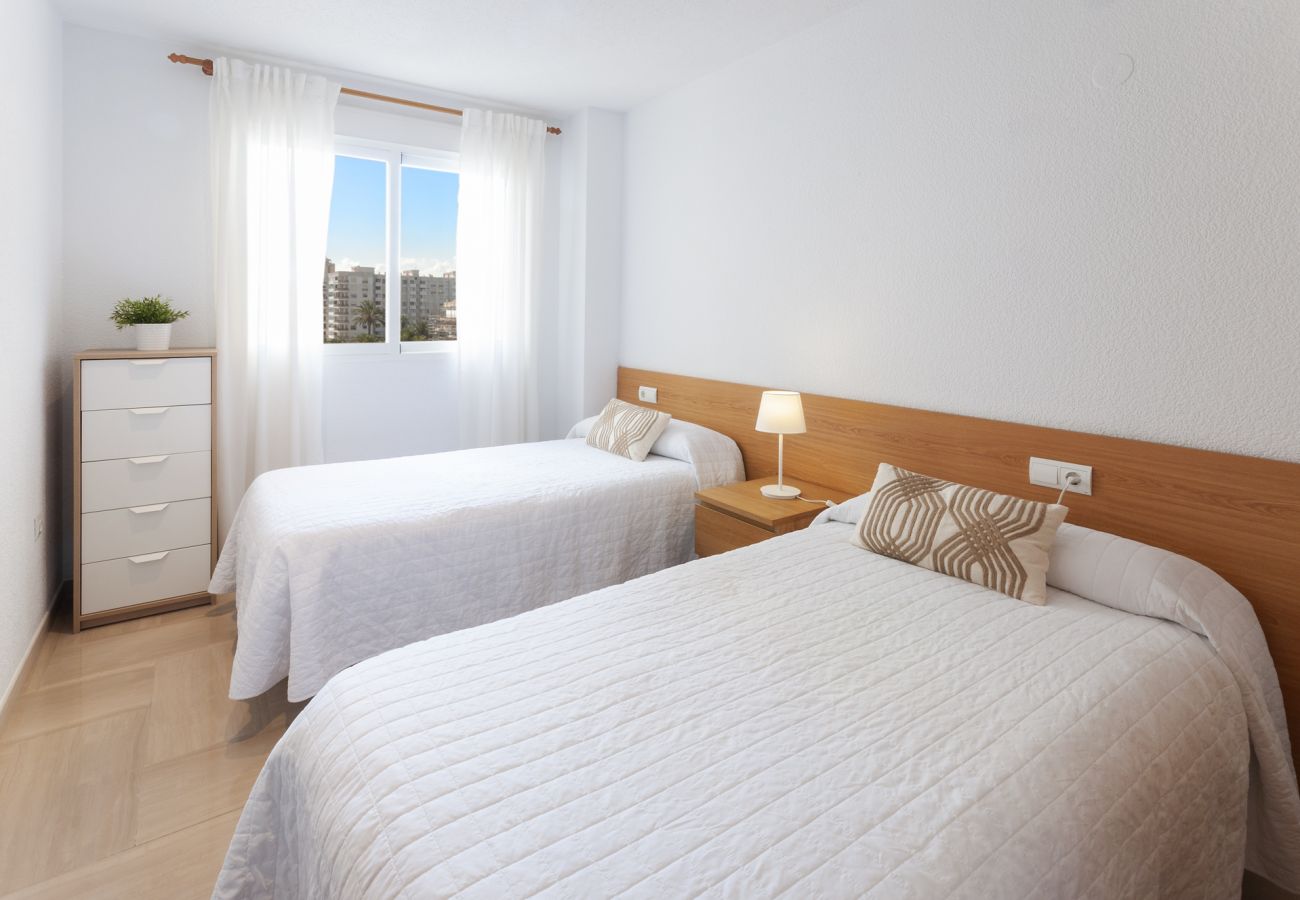 Apartment in Playa de Gandía - Ocean view condo located steps from the beach. 2 bedrooms / 2 bathrooms