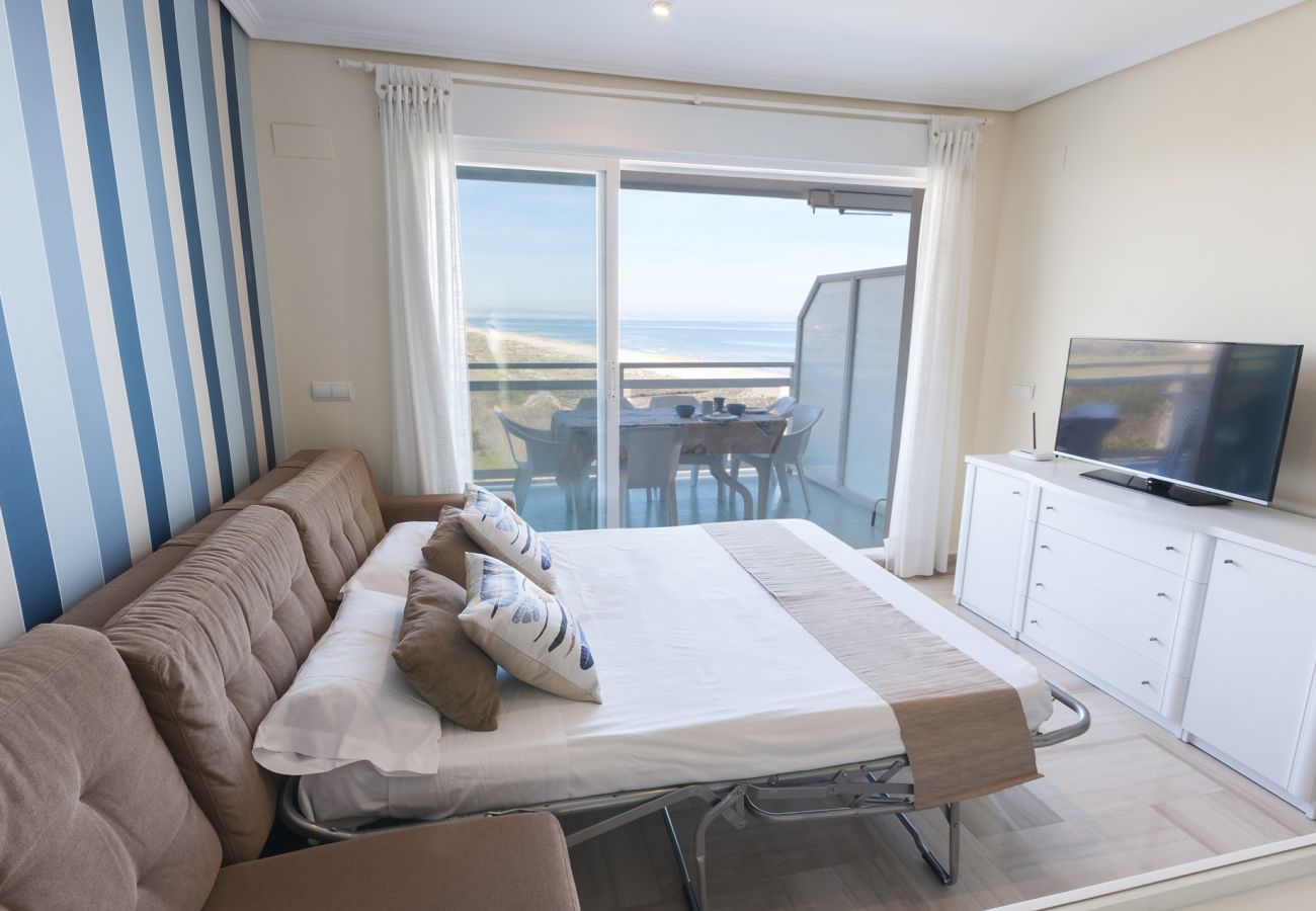 Apartment in Playa de Gandía - Fabulous beach condo for a great vacation. Amazing Sea Views!