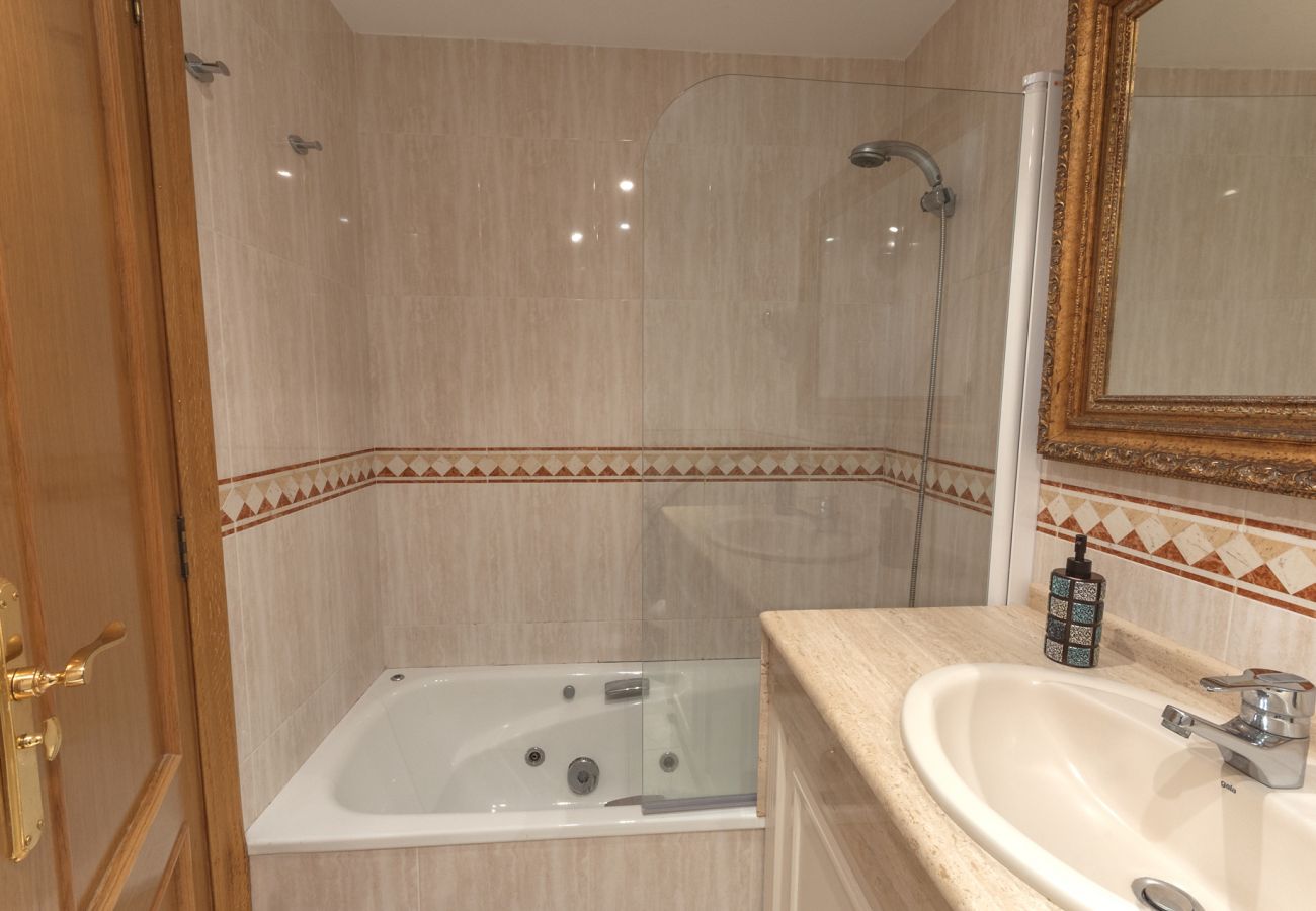 Apartment in Playa de Gandía - Ocean view condo located in front of the beach with sunny terrace