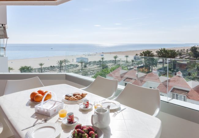 Apartment in Playa de Gandía - Family Getaway To The Beach! Luxurious Seanfront Retreat. Apartment in Playa de Gandía - Family Getaway To The Beach! Luxurious Seanfront Retreat.