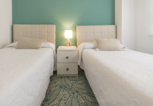 Apartment in Playa de Gandía - Family Getaway To The Beach! Luxurious Seanfront Retreat. Apartment in Playa de Gandía - Family Getaway To The Beach! Luxurious Seanfront Retreat.